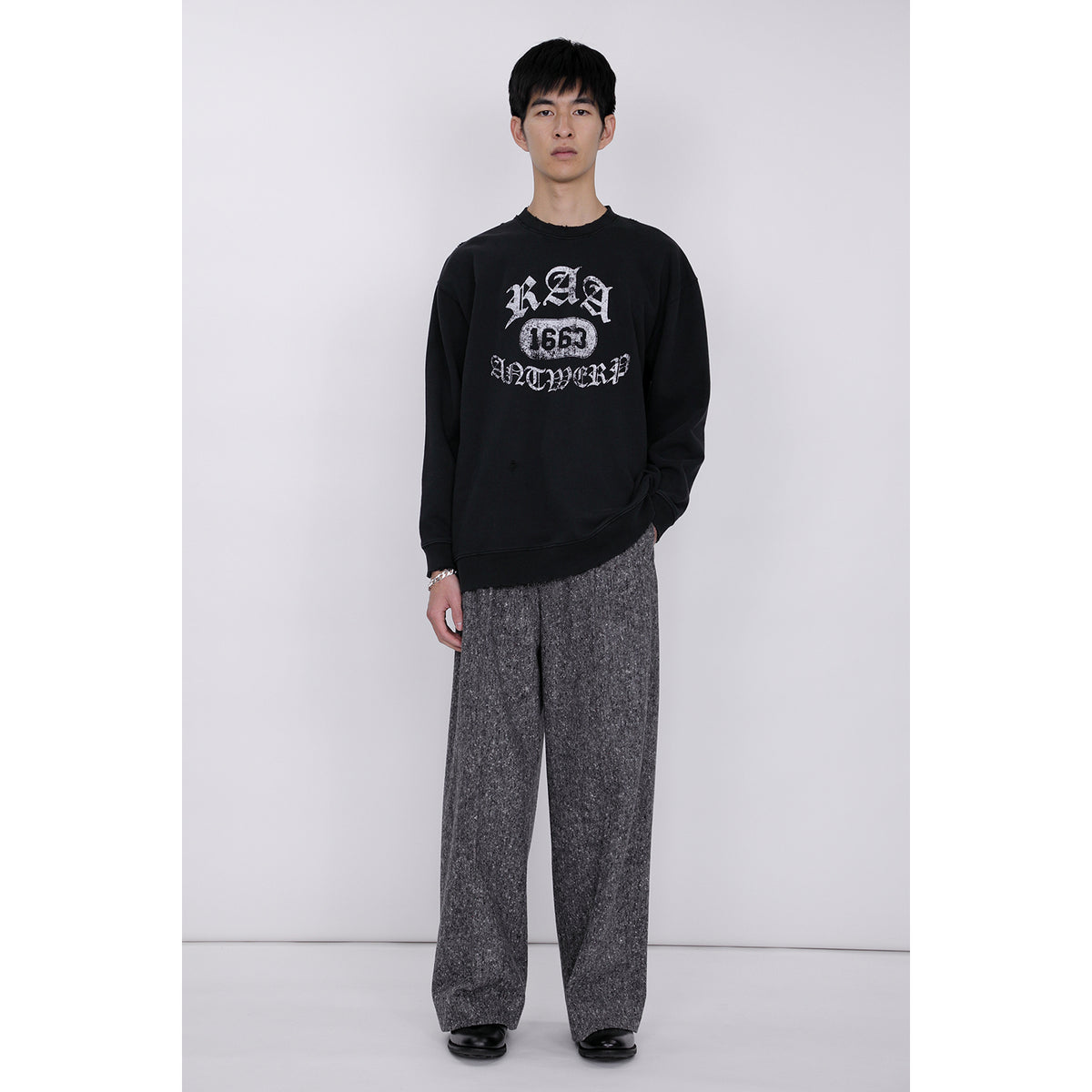 Damaged College Sweatshirt / black – th products