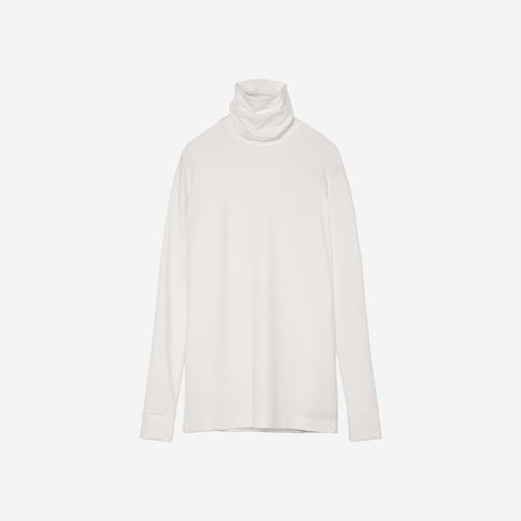 Turtleneck / white