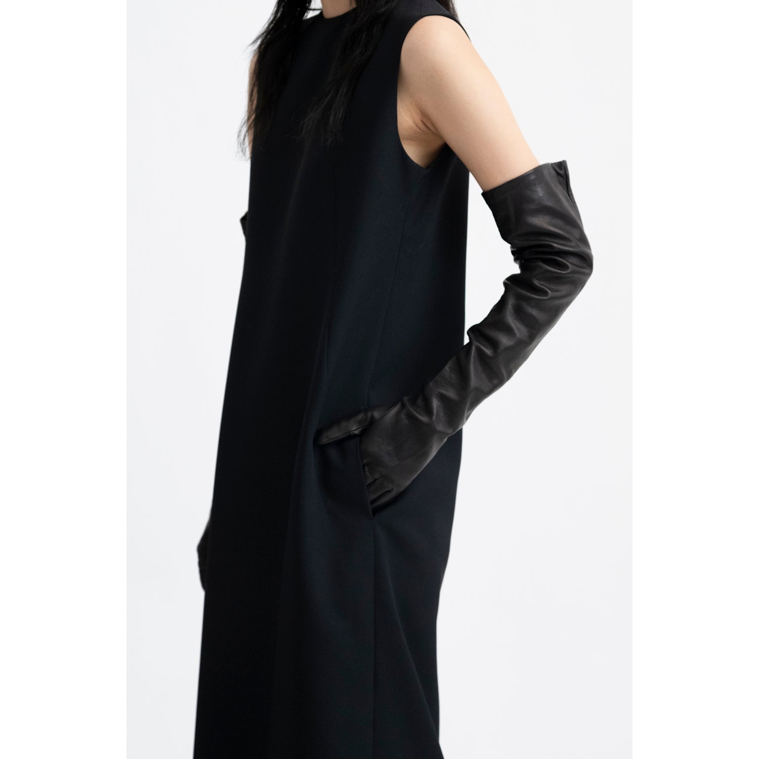 Darts Pocket Dress / black