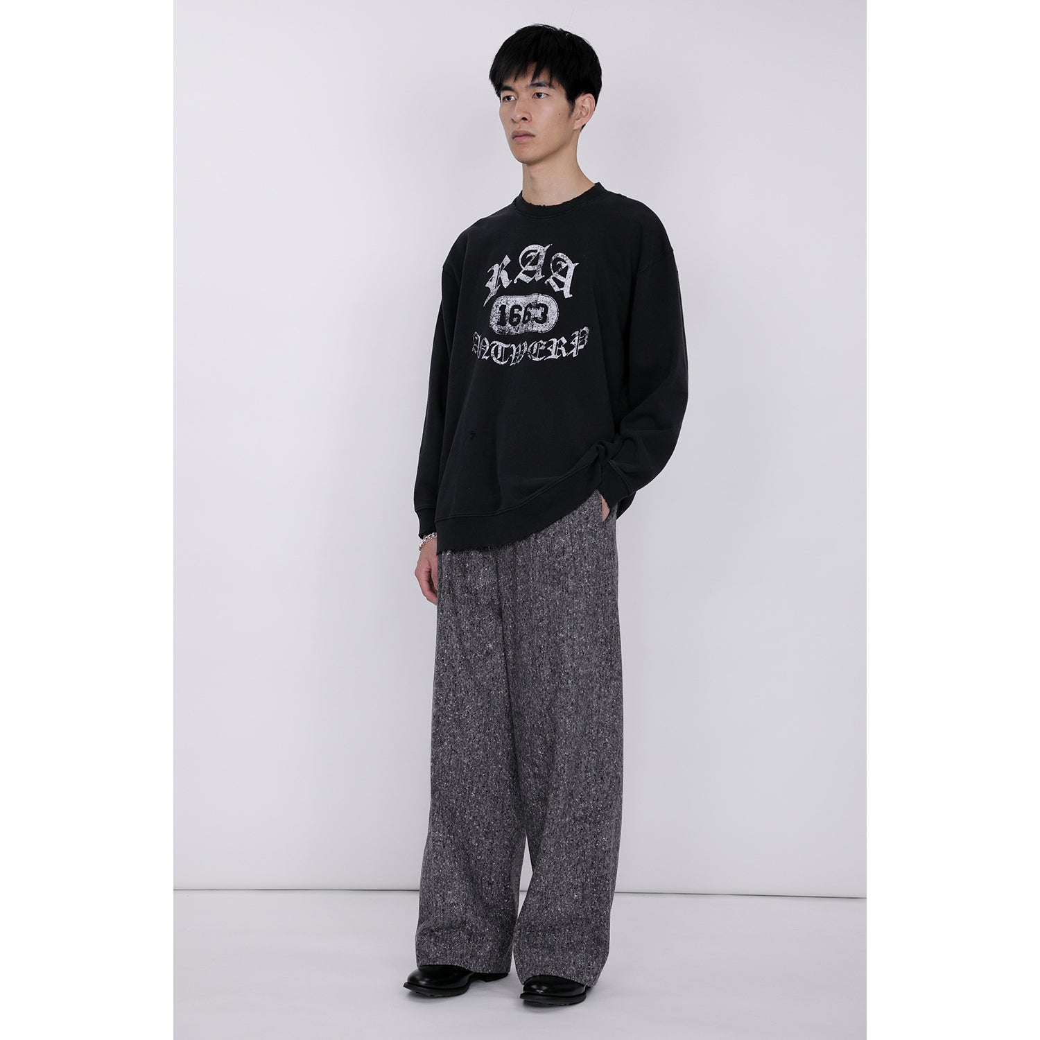 Damaged College Sweatshirt / black – th products