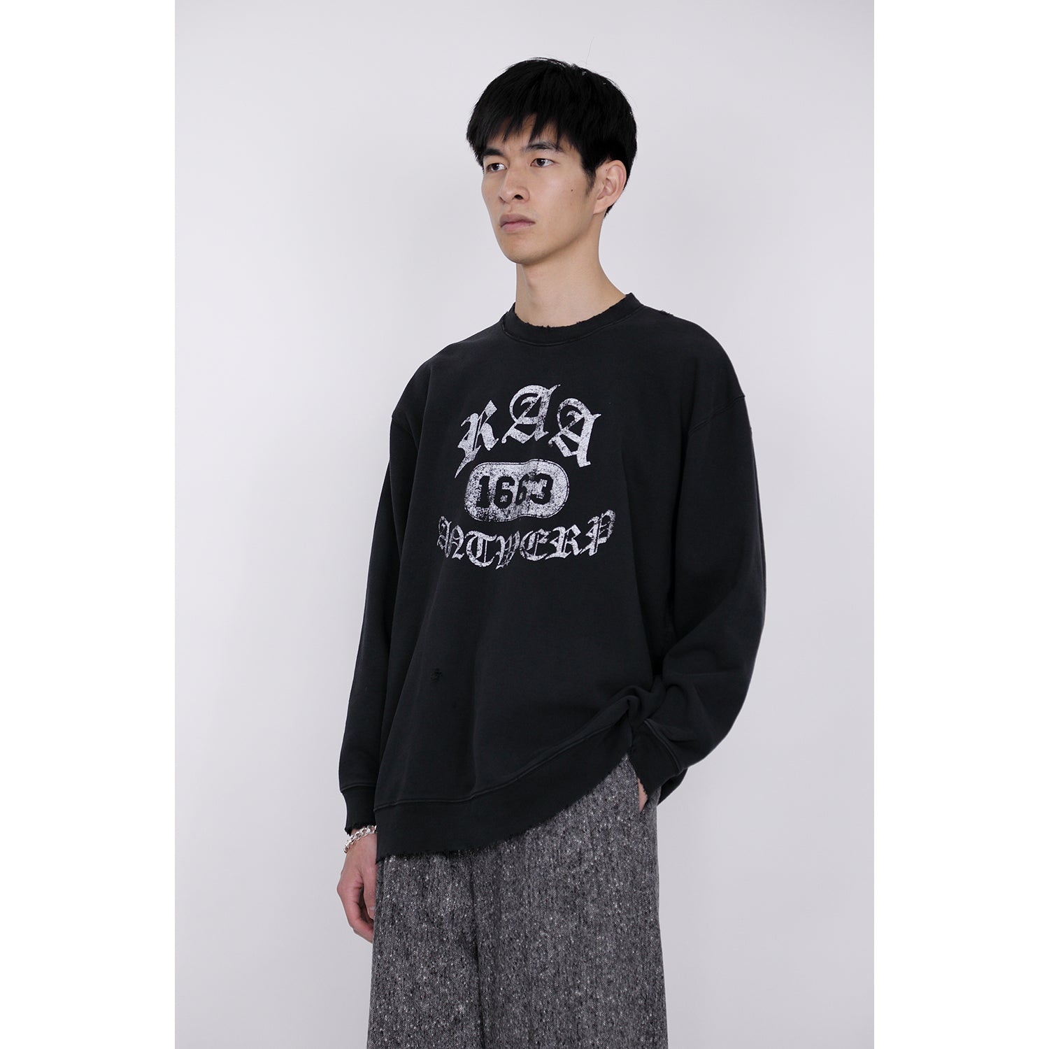 Damaged College Sweatshirt / black – th products