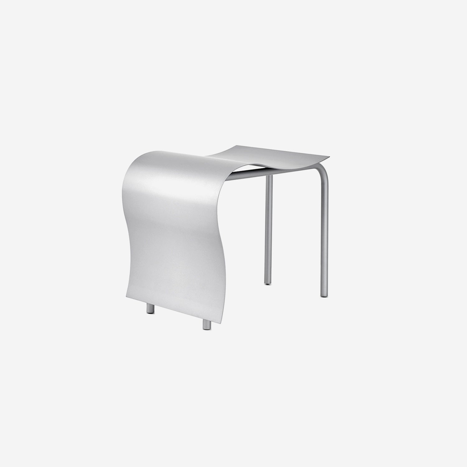 th chair / silver