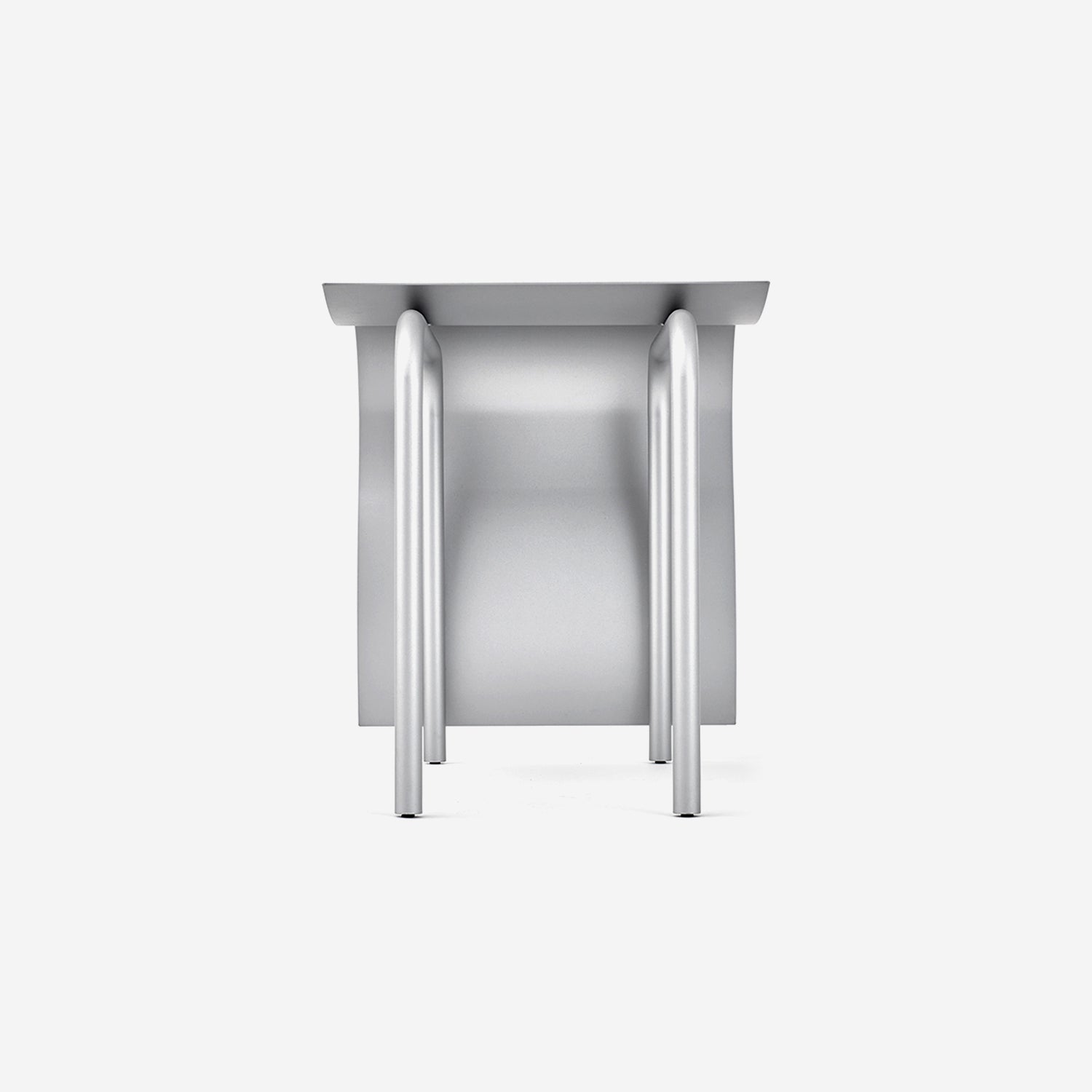 th chair / silver