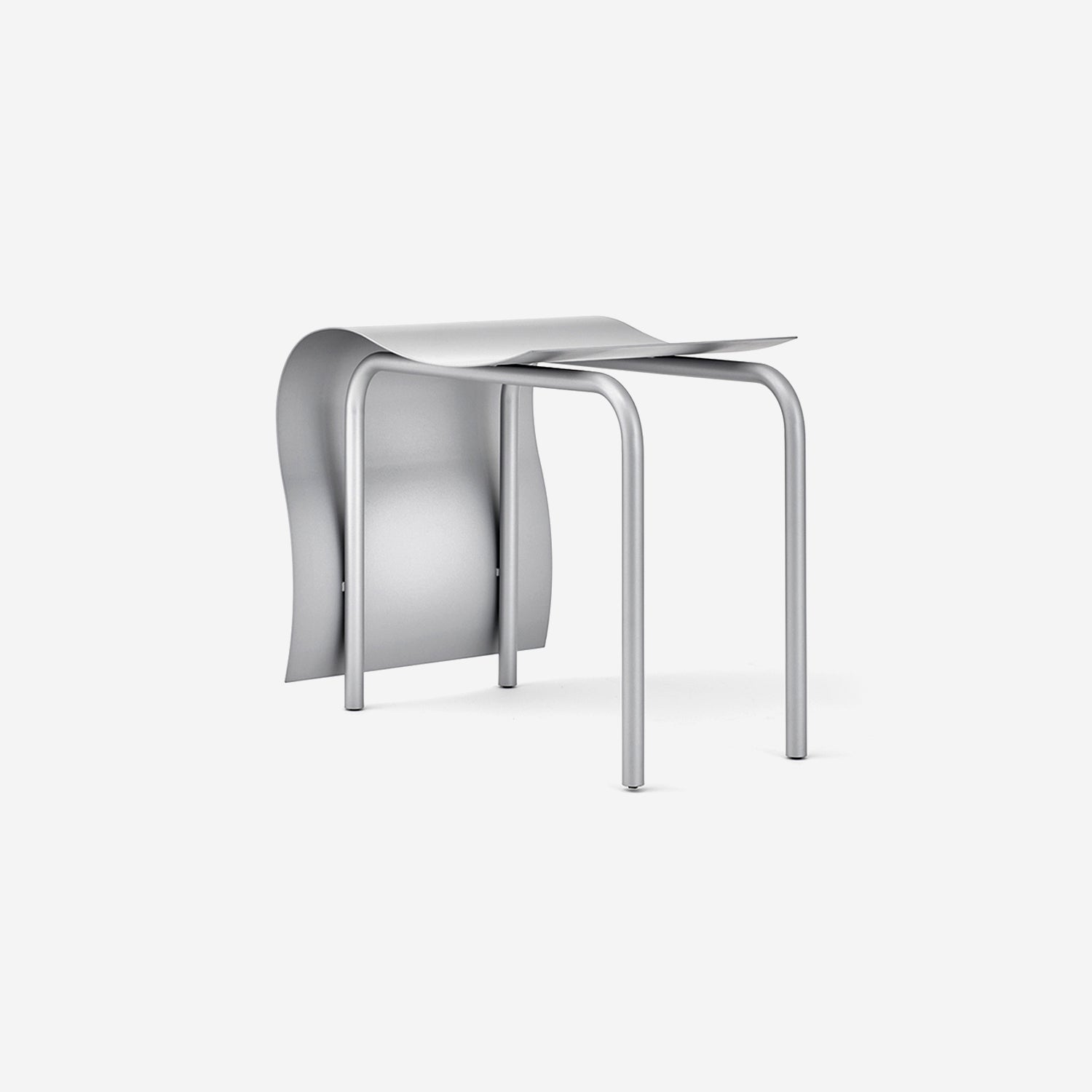 th chair / silver