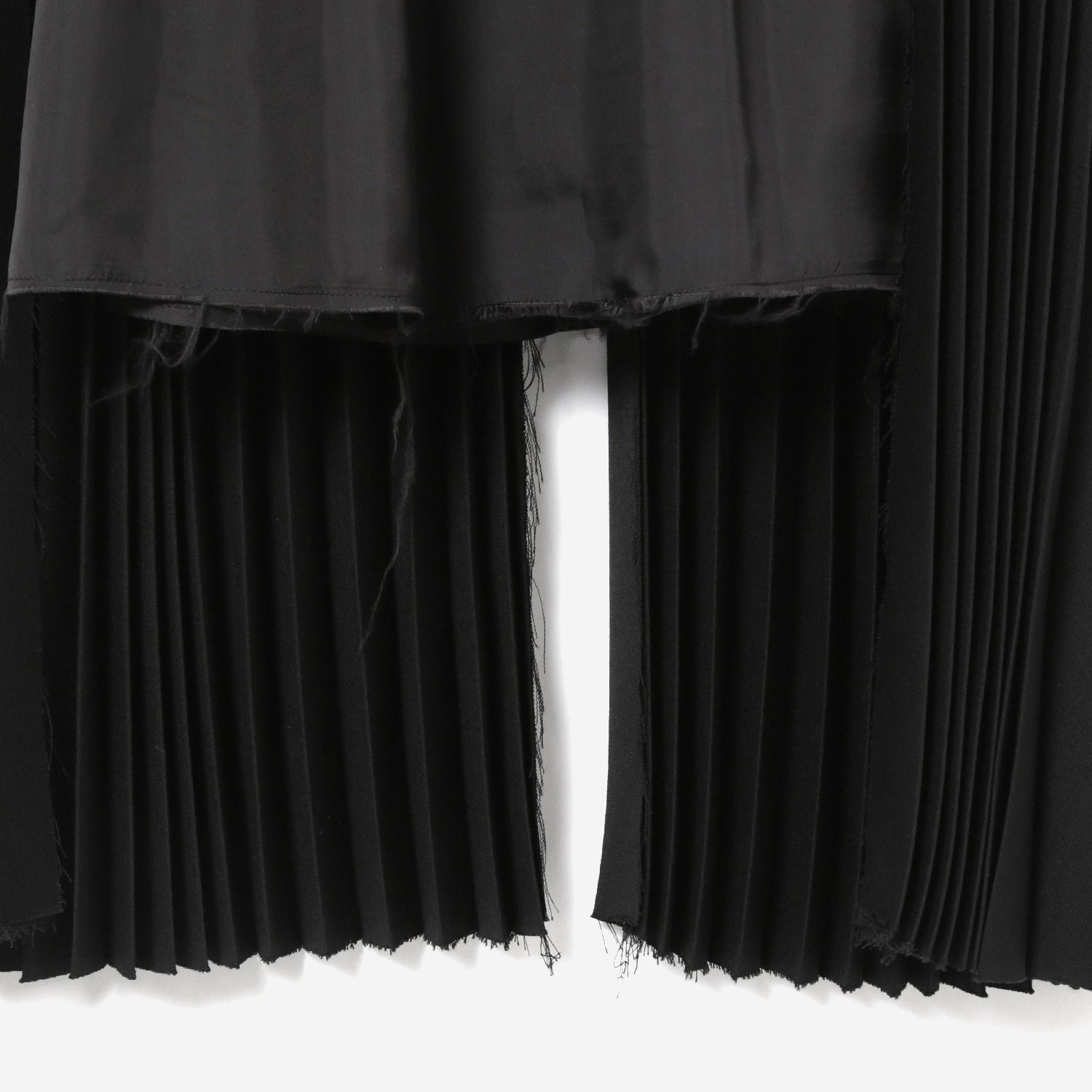 Cutout Pleats Skirt / black