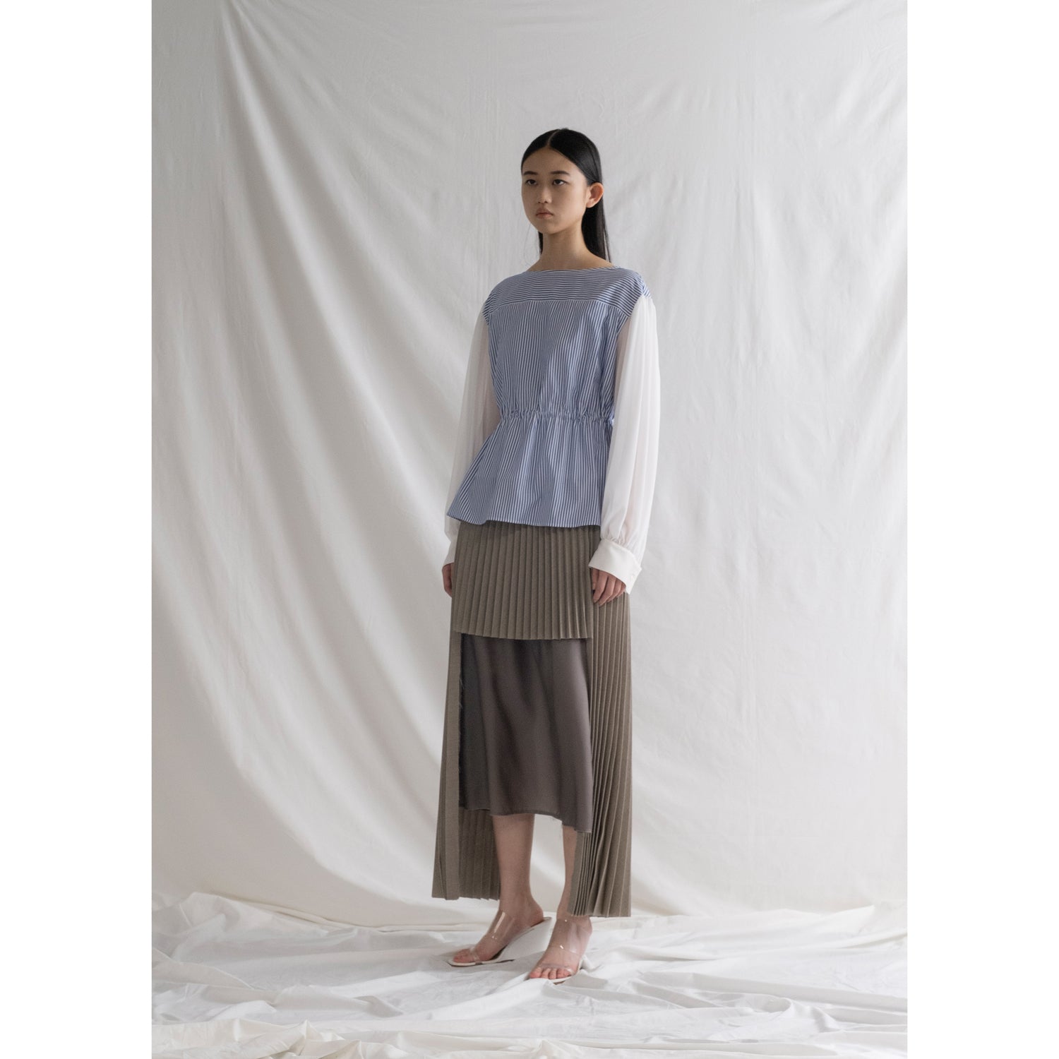 Cutout Pleats Skirt / beige