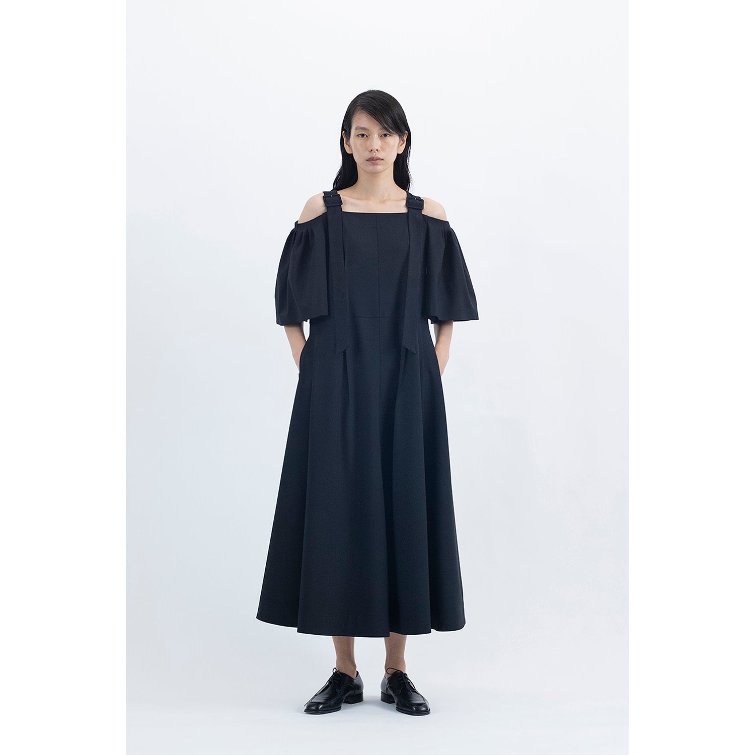 Volumed Sleeve Dress / black