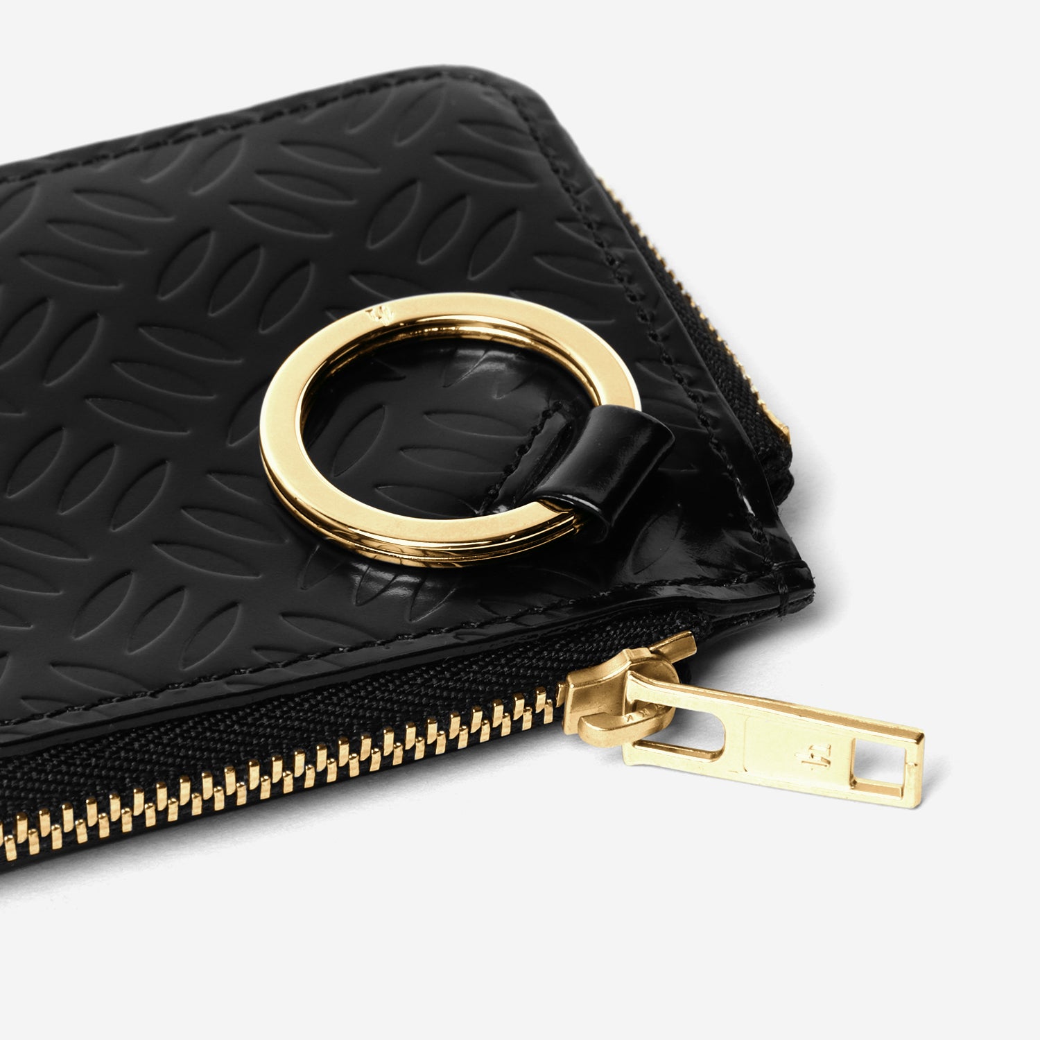 Embossed W ZIP Card Case / black × gold