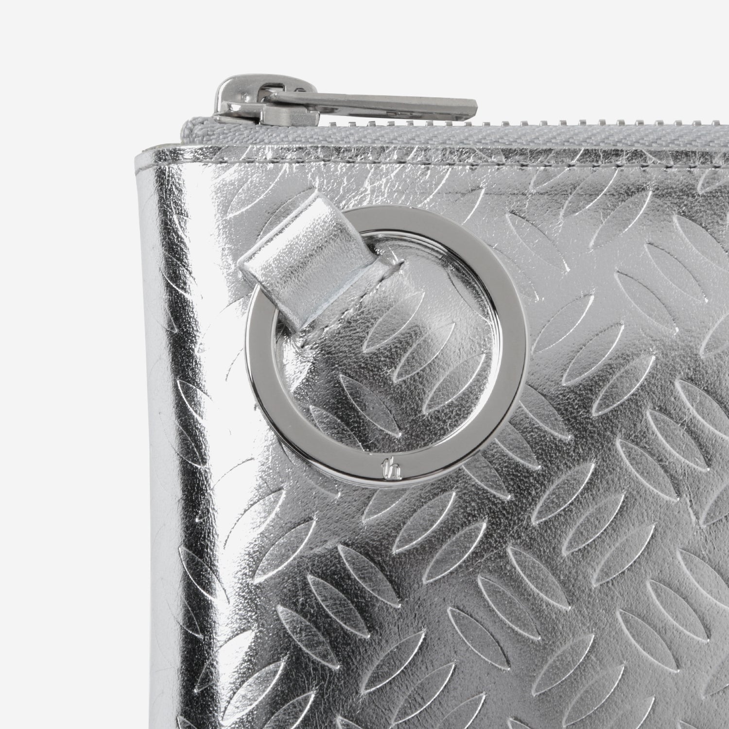 Embossed Zip Around Wallet / silver × silver