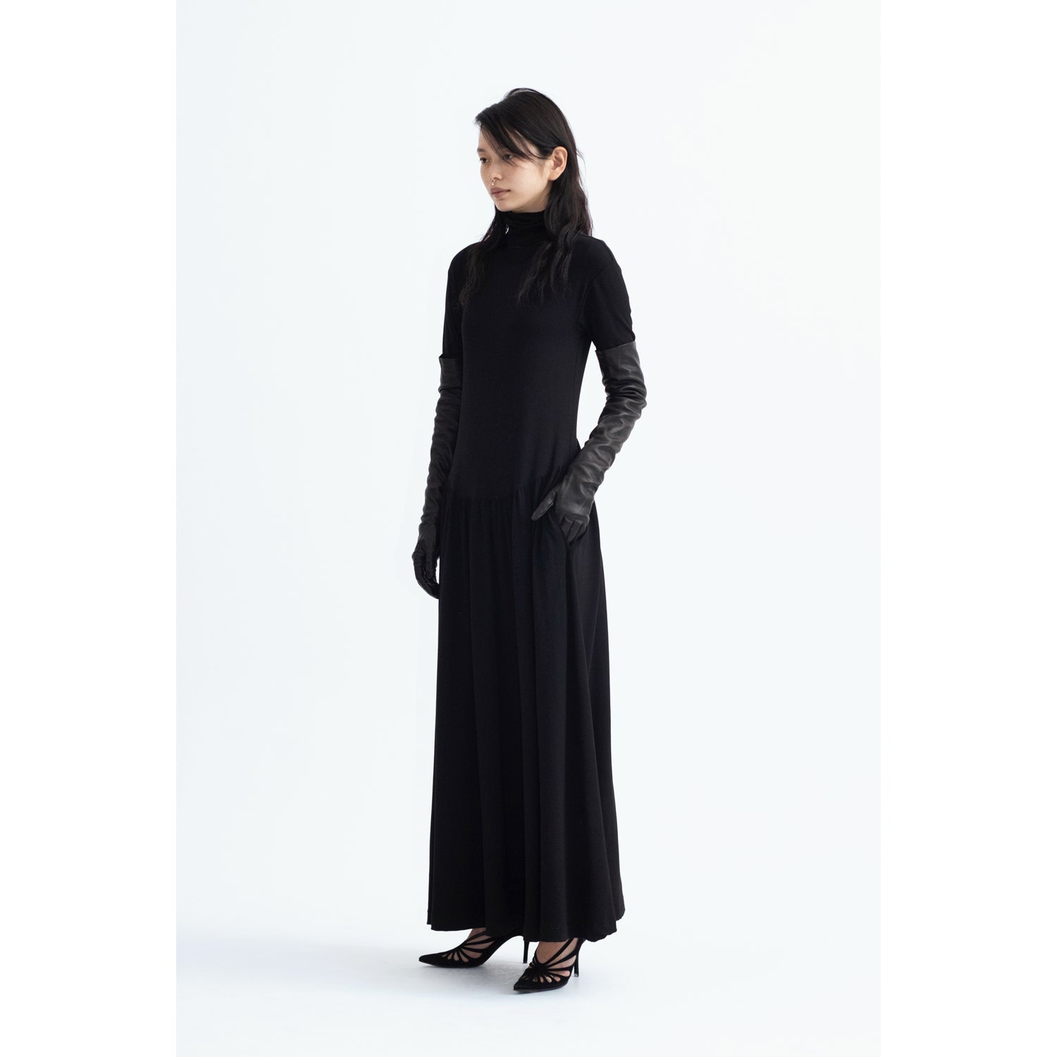 Slit Gathered Dress / black
